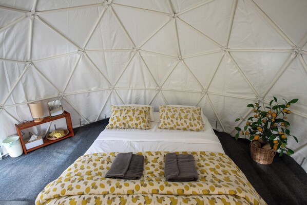 Comfort tent, 1 queensize bed, niet-roken, uitzicht op tuin