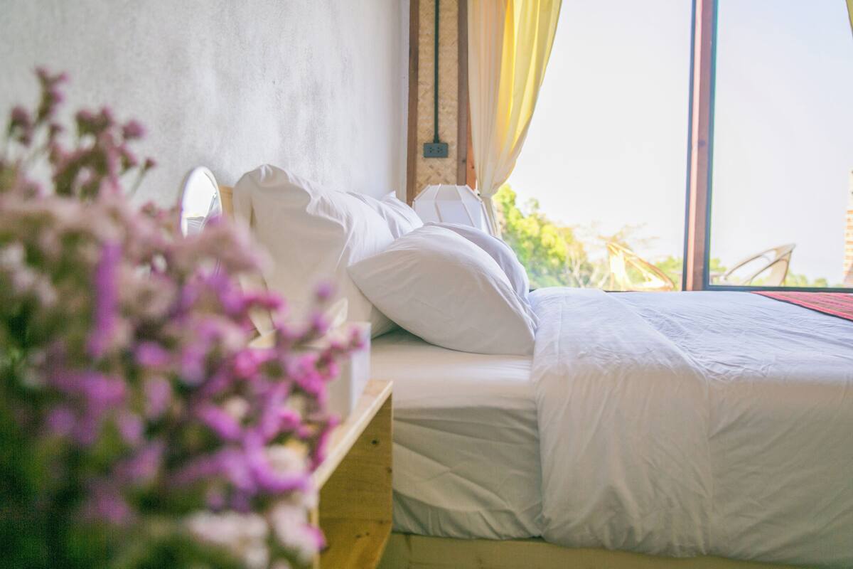 Basic Double Room, Mountain View | Bed sheets