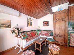 TV - Appa 13 Rue François Médina (Saintes-Maries-de-la-Mer)