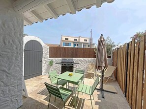 Outdoor dining - BUT Augusta A les saintes maries de la mer (Saintes-Maries-de-la-Mer)