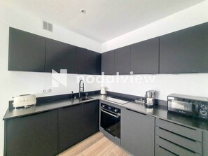Kühlschrank, Mikrowelle, Ofen, Toaster