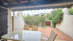 Outdoor dining - MAIS Resdeslaunes47 les saintes maries de la mer (Saintes-Maries-de-la-Mer)