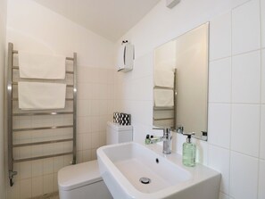 Shower - 4 The Stoneyard (Bath)