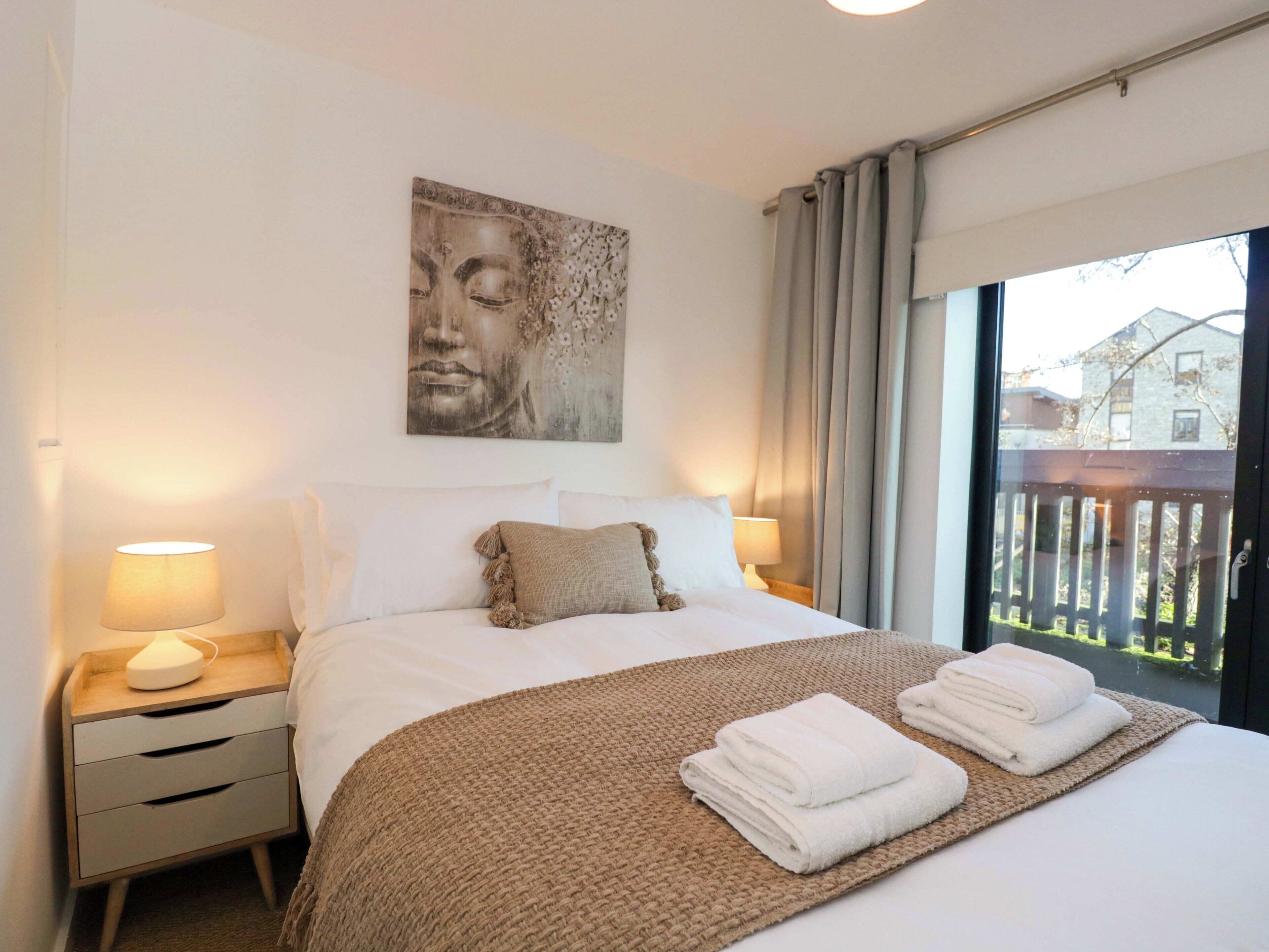 3 quartos, individualmente decorados, individualmente mobiliados