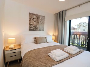 3 bedrooms, individually decorated, individually furnished - 4 The Stoneyard (Bath)