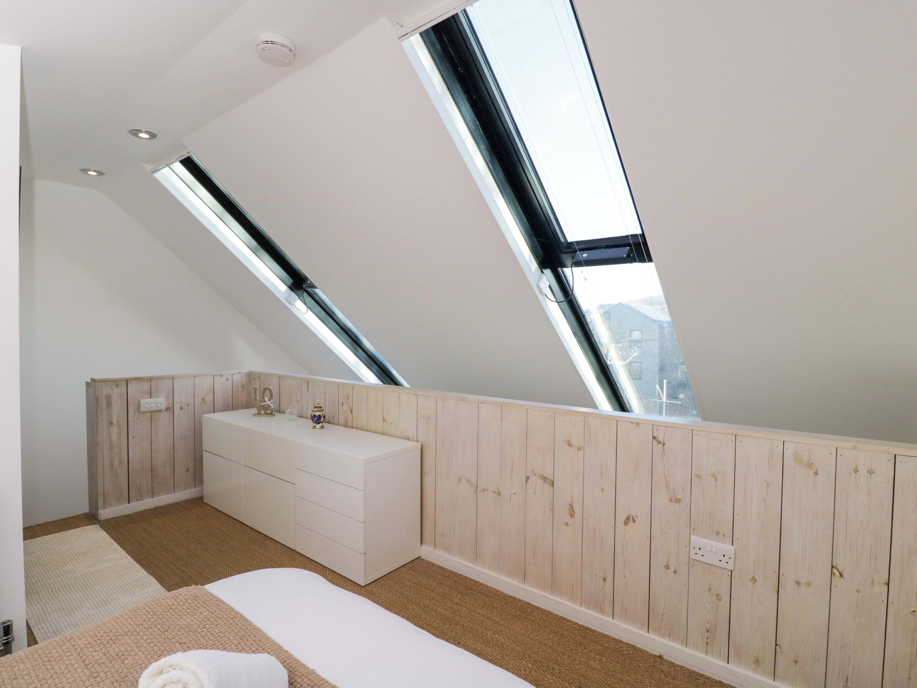 3 عدّة غرف نوم وبديكورات فريدة لكل غرفة وطراز فريد لكل وحدة