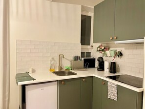 Microwave, stovetop - Family suite in old Paris (Paris)