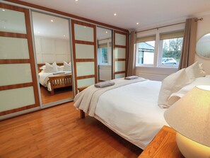 6 bedrooms, individually decorated, individually furnished, free WiFi - Cramar Cottage (Glasgow)