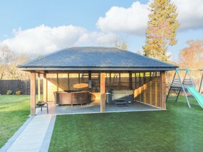 Property grounds - Cramar Cottage (Glasgow)