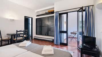 StrykjÀrn/strykbrÀda, wi-fi och sÀngklÀder