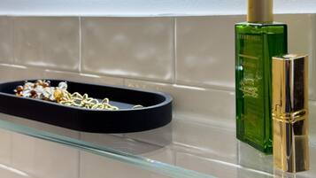 Shower, bidet, shampoo