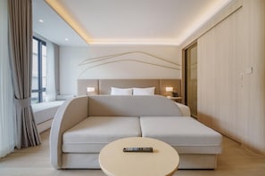 1 habitación, tabla de planchar con plancha y cunas gratuitas 