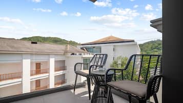 Deluxe Apartment (0 Bedroom) | Property grounds