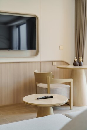 Apartment (1 Bedroom) | Interior - Wyndham Gardens 2413 Elegant Studio Forest View (Sa Khu)