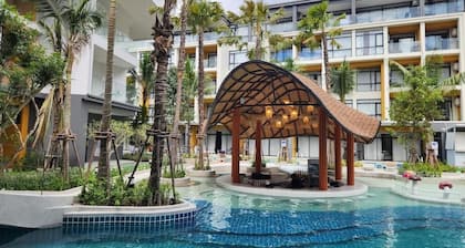 Wyndham Garden 1220 Modern Studio Next to Naitho