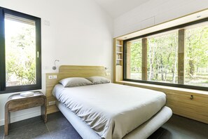 WiFi, bed sheets