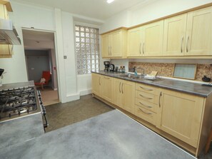 Cottage | Private kitchen | Dishwasher, cookware/dishes/utensils - 1 Park Road (Windermere)