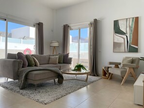 Living area - Vacation Home 'Lychee' with Private Pool, Wi-Fi and Air Conditioning (Las Palmas)