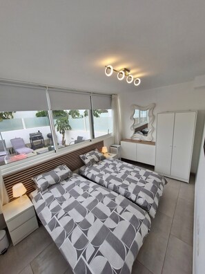 3 habitaciones, tabla de planchar con plancha, wifi y ropa de cama 