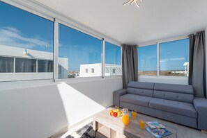 Living area - Vacation Villa 'Deleil' with Sea View, Wi-Fi and Air Conditioning (Playa Blanca)