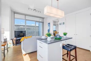 Interior - Tranquil 1-bedroom apartment with AC in vibrant Downtown Houston (Houston)