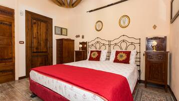 4 habitaciones, tabla de planchar con plancha, wifi y ropa de cama