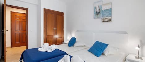 Iron/ironing board, WiFi, bed sheets