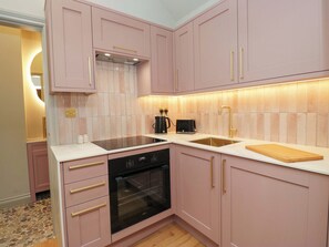 Cookware/dishes/utensils - The Coach House (Windermere)