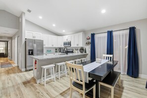 Dining - Cozy Coastal Retreat w/ Fire Pit • Grill • Outdoor Games • Family & Pet Friendly (St. Augustine)