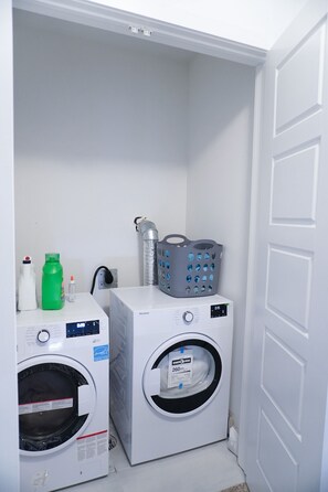 Interior - Cozy 3 Bedroom Townhouse (Cambridge)