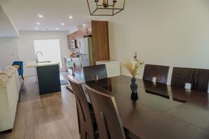 Dining - Cozy 3 Bedroom Townhouse (Cambridge)