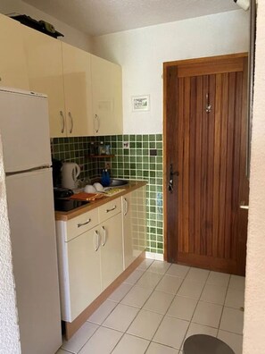 Refrigerador, microondas, parrilla de estufa y lavavajillas 