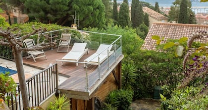 Bed and Breakfast 'Chambre Canisses' with Sea View, Shared Pool and Wi-Fi