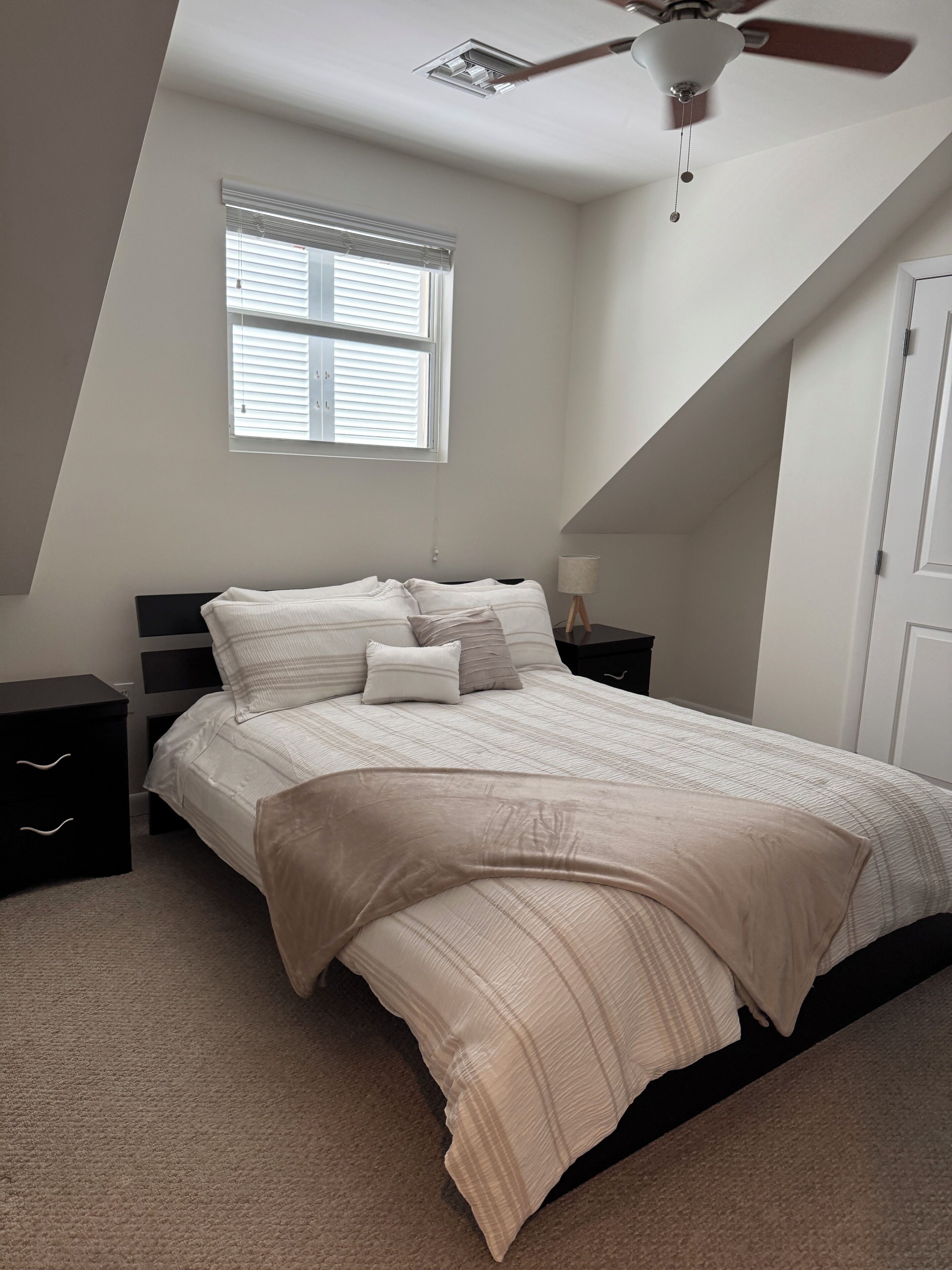 2 bedrooms, iron/ironing board, free WiFi, bed sheets