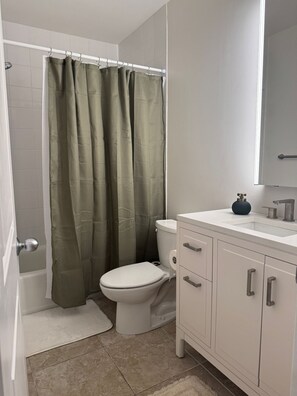 Handtücher, Seife, Toilettenpapier