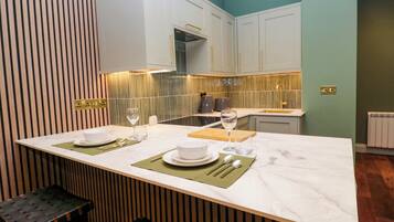 Cookware/dishes/utensils