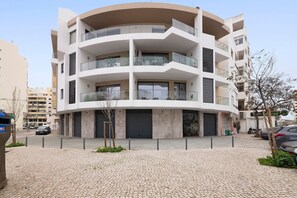 Exterior - Modern Apartment in Central Faro with Parking and Balcony (Faro)