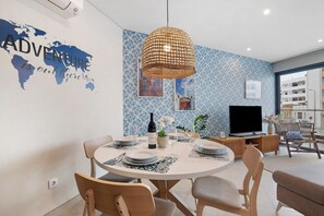 Dining - Modern Apartment in Central Faro with Parking and Balcony (Faro)