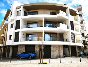 Exterior - Modern Apartment in Central Faro with Parking and Balcony (Faro)