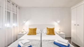 3 bedrooms, iron/ironing board, WiFi, bed sheets