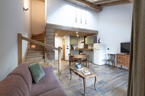 TV - Apartment 'Morillon – 4 People – Modern & Cozy' with Mountain View and Private Terrace (Morillon)