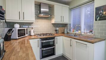 Rentaplats i utensilis de cuina, vaixella i coberteria