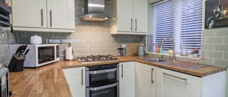 Dishwasher, cookware/dishes/utensils