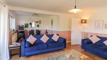 Cottage | Living area