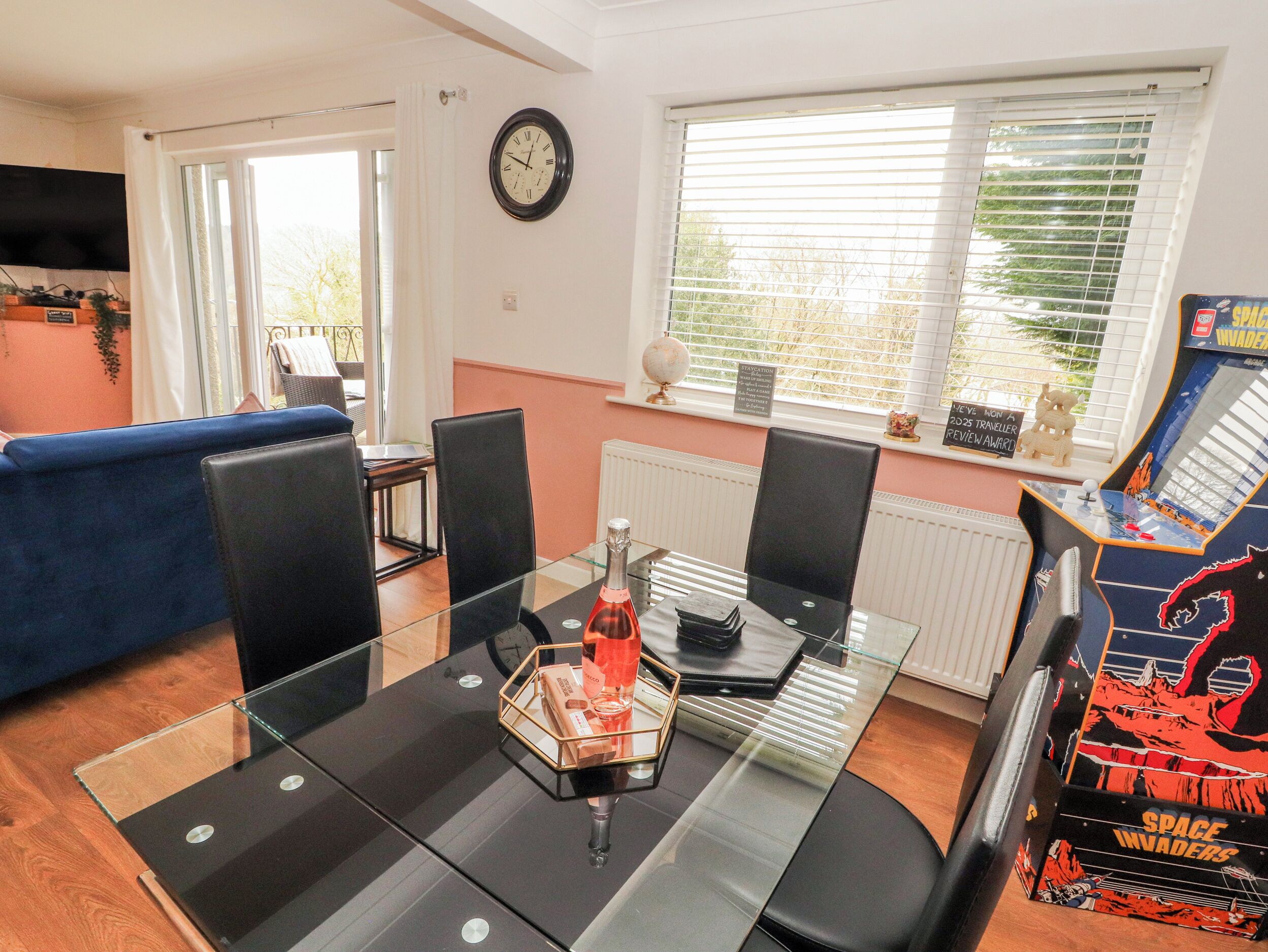 Cottage | Dining