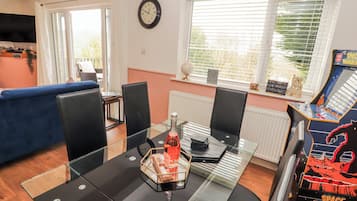 Cottage | Dining