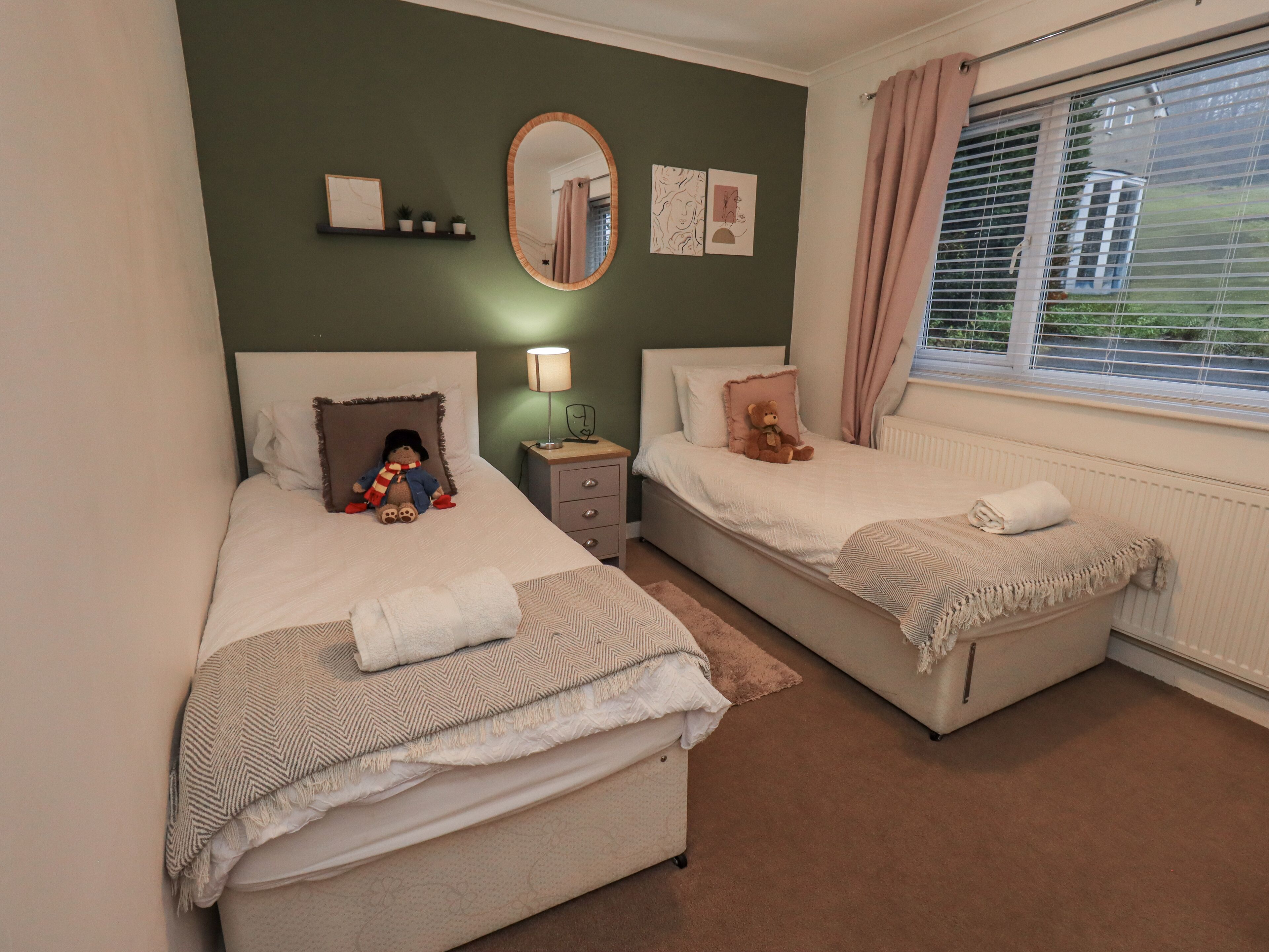 2 bedrooms, individually decorated, individually furnished, free WiFi