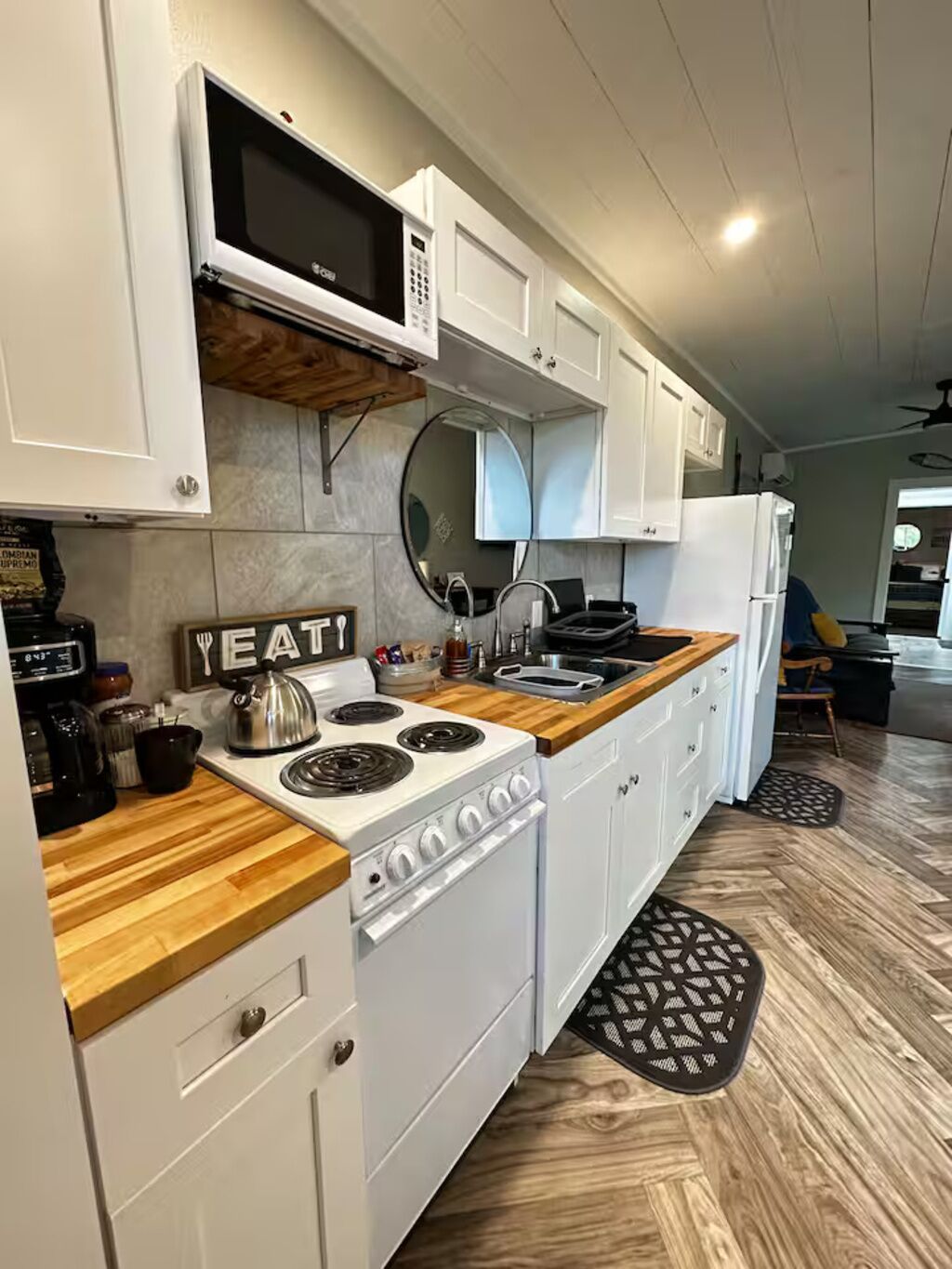 ثلاجة، ميكروويف، فرن، موقد طهي مسطح