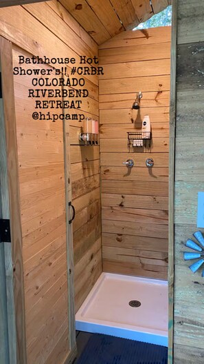 Hair dryer, towels, soap, shampoo - River Shack w/ private enclosed spa. (Smithville)