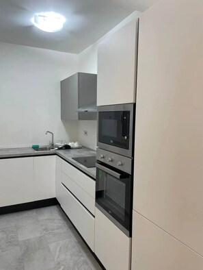 Fridge, microwave, oven, stovetop - Apartment in the Heart of Malta (Ta' Xbiex)